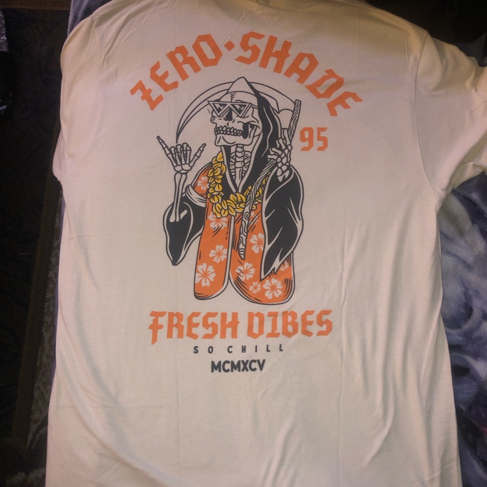 Fresh vibes Large off white graphic Tee